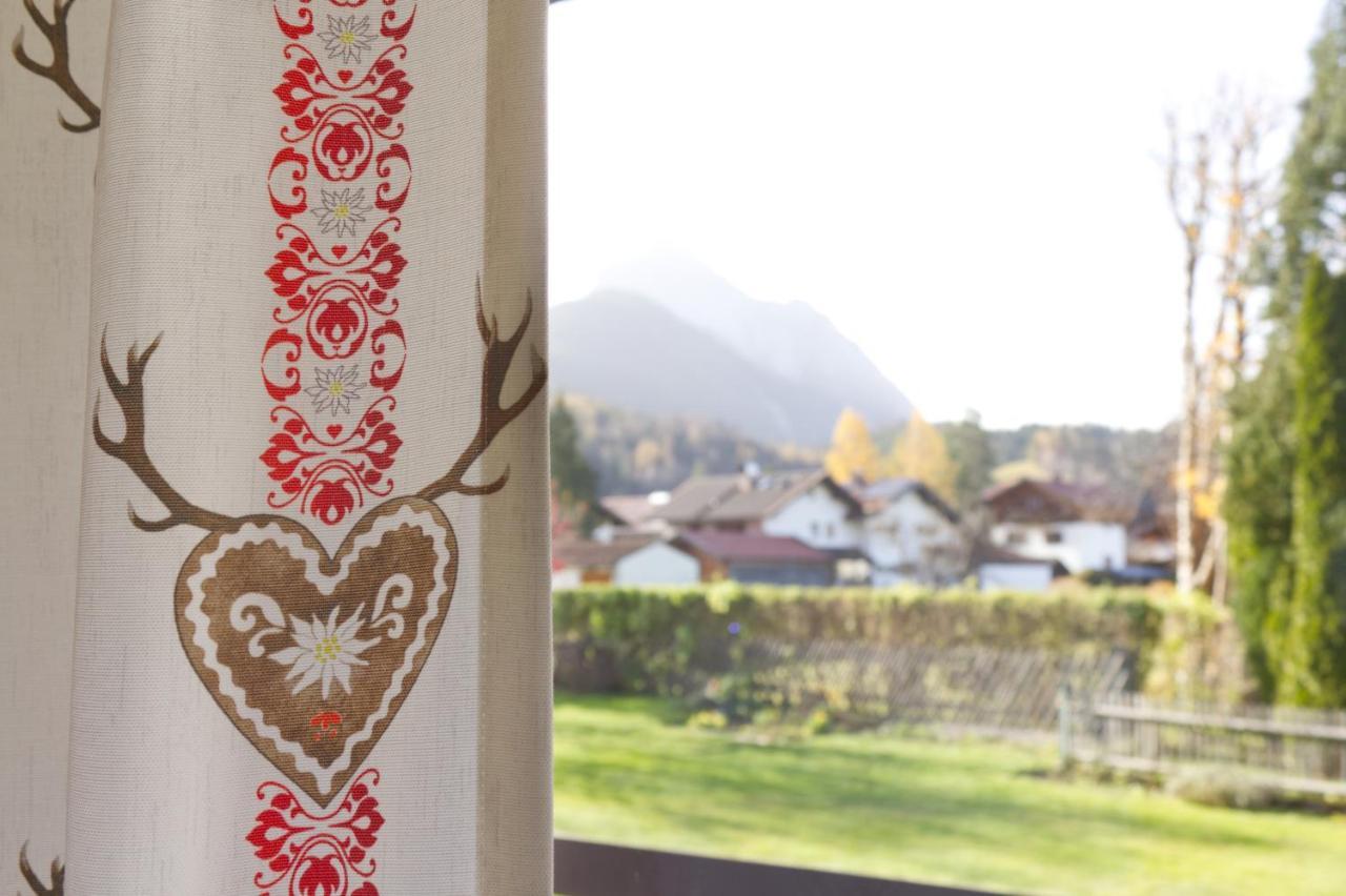 Arnspitzgarten Mittenwald Buitenkant foto